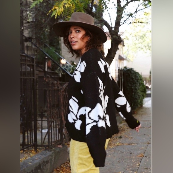 Anthropologie Sweaters - Anthropologie Sidra Floral Knit Cardigan Black White Vneck XS